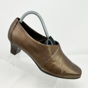 Aravon Brown Gold Textured Leather Slip-On Dress Heeled Loafers Size 9